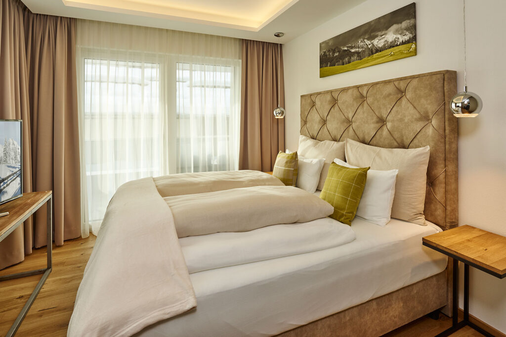 Luxuriöses Schlafzimmer im Apartment 13 im A-VITA Living in Seefeld in Tirol