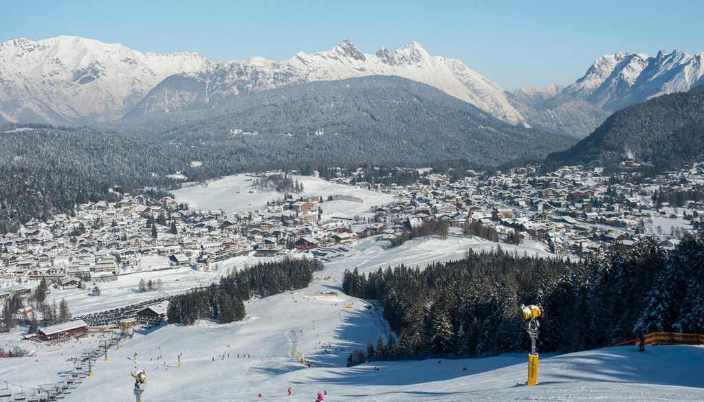 Gschwandtkopf mit Blick auf Seefeld