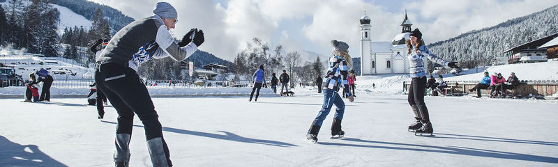 Eislaufen und Eisstockschießen